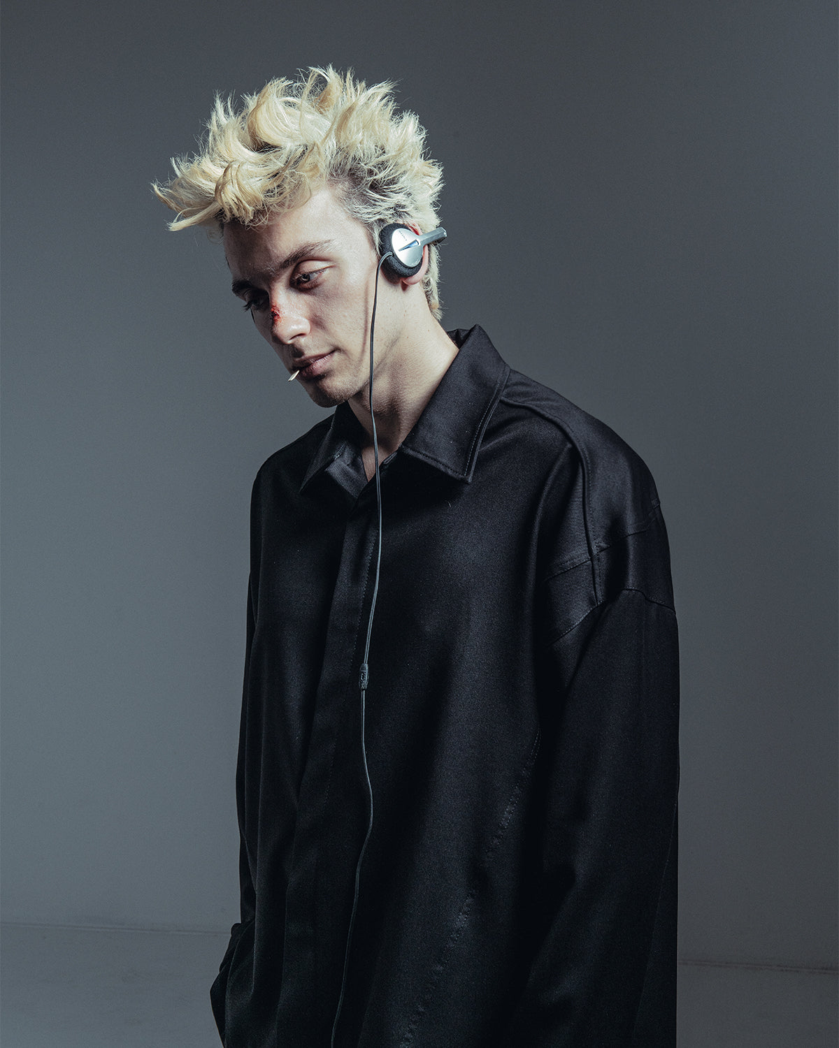 Minimal Black Longsleeve Shirt
