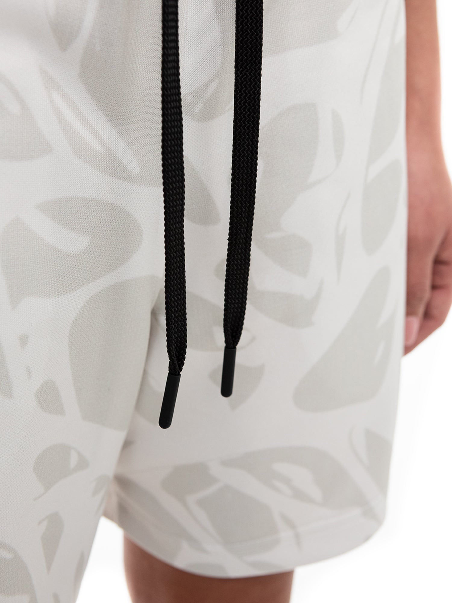 Strand Ivory Bermuda | Blowhammer
