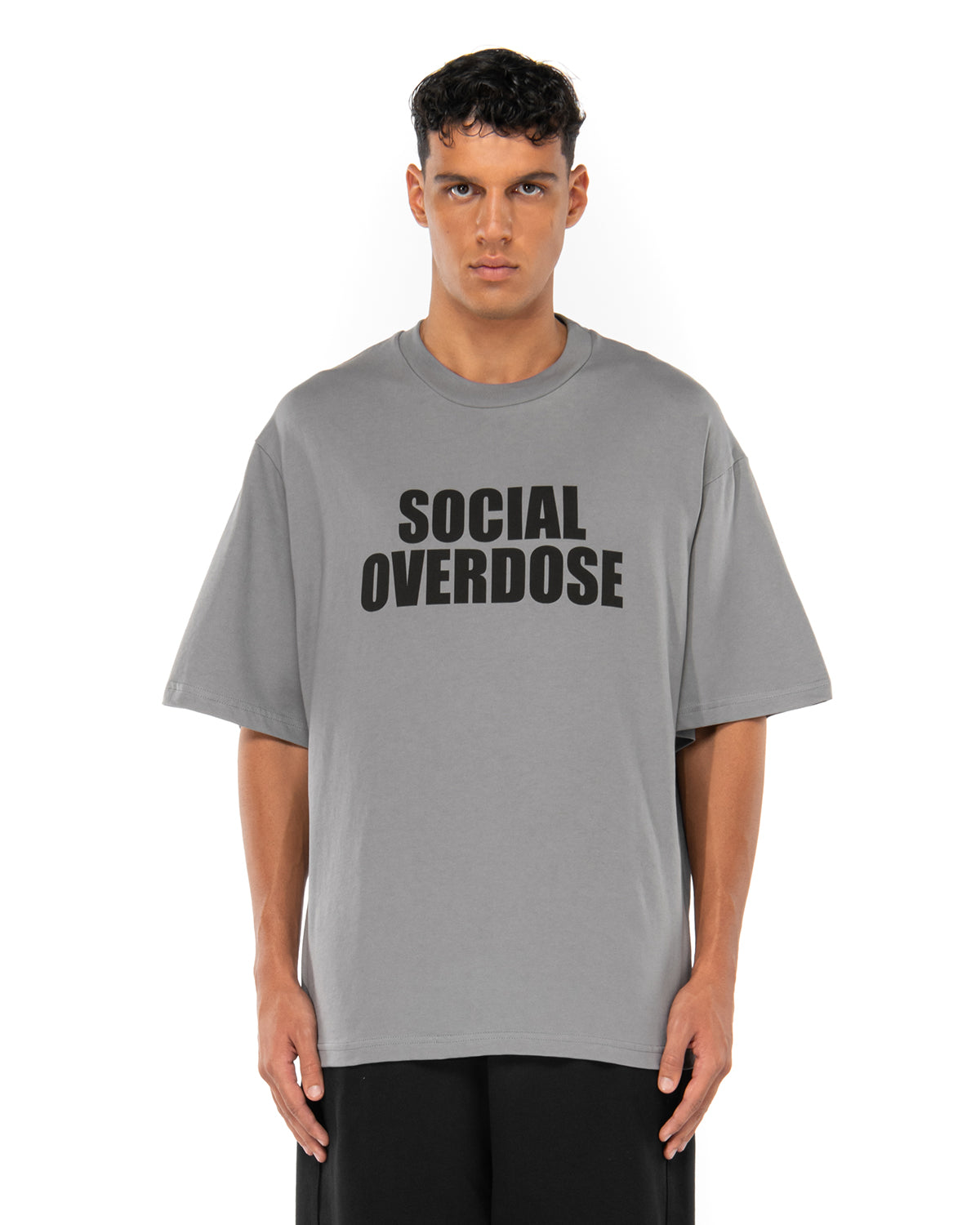 Grå T-shirt Social Overdose, båret, set forfra, color_grey