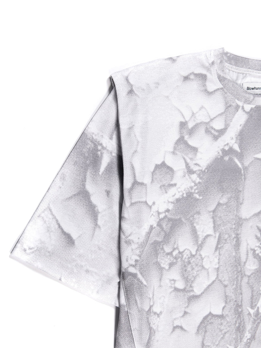 Wit T-shirt Bloodrose White, detail van de schouder