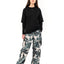 Zwarte longsleeve Minimal, op model, ten voeten uit