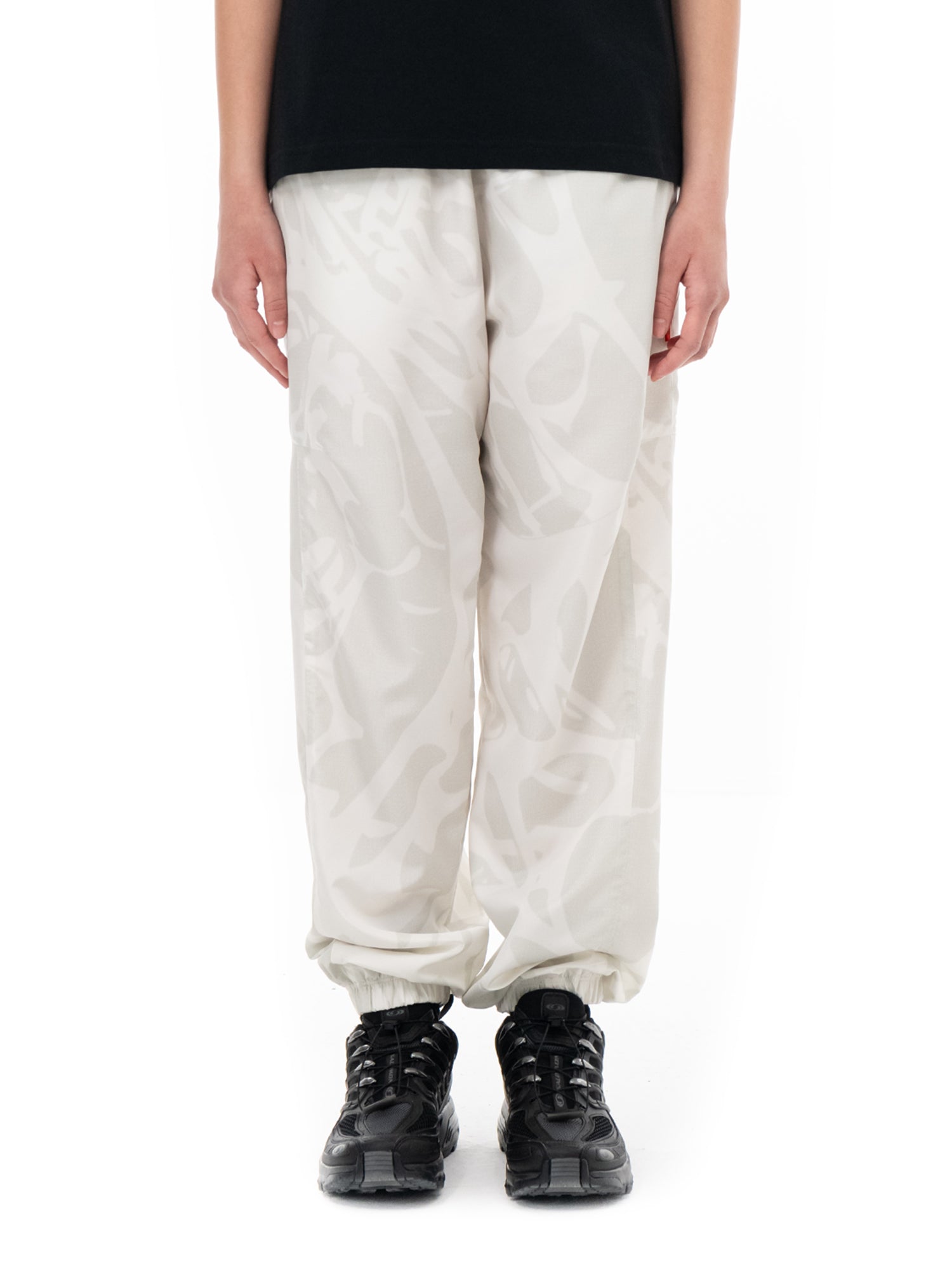 Elfenbensfarvede joggingbukser Strand Ivory, båret, set forfra