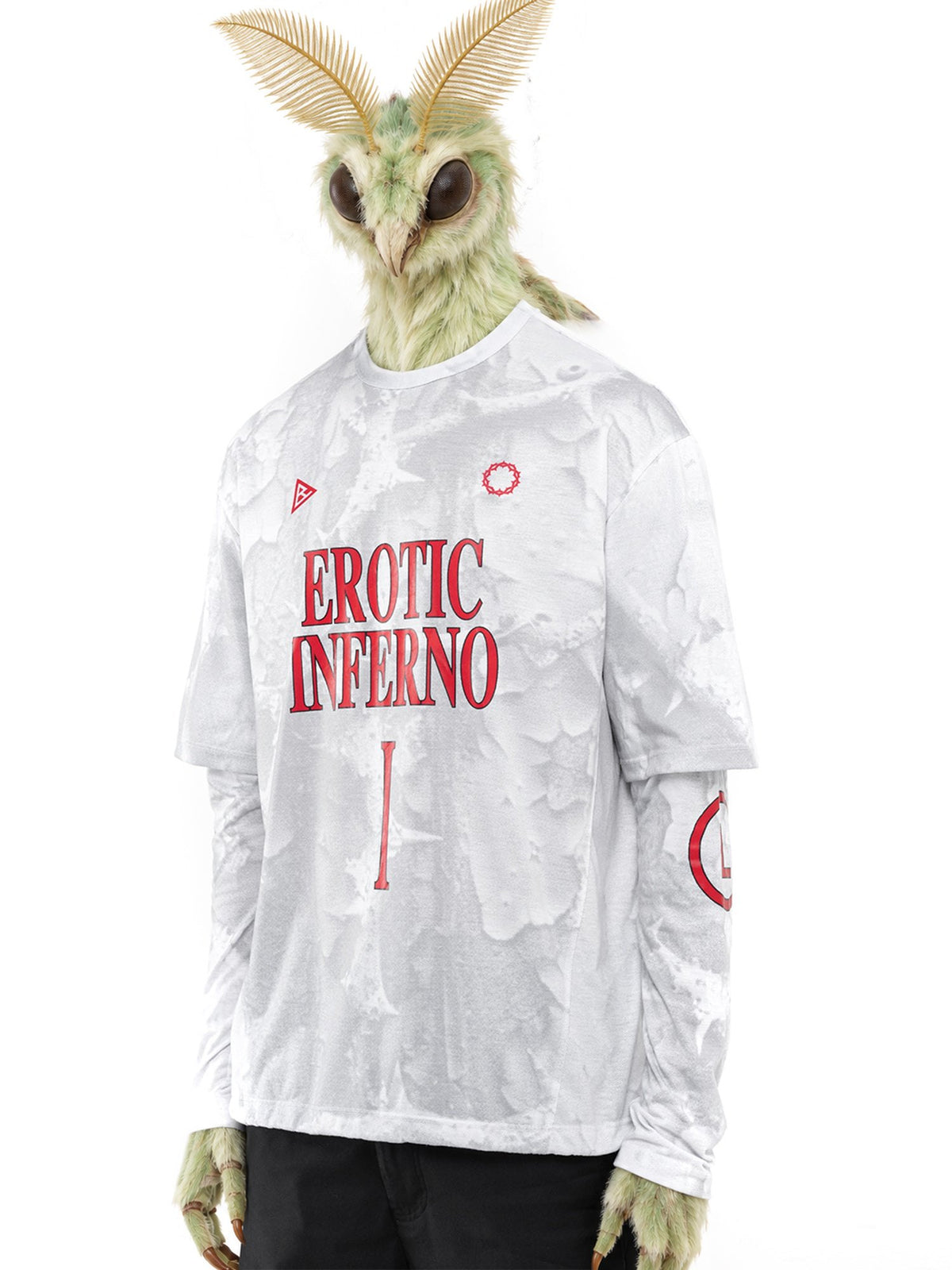 Personagem inventada, mariposa-lua, veste Inferno 1 longsleeve